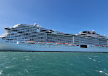 Visit the harbor of Toulon