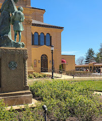 Statue des Heiligen Franziskus und der Turteltauben