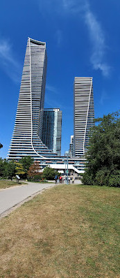 Lake Shore Blvd West at Park Lawn Rd West Side