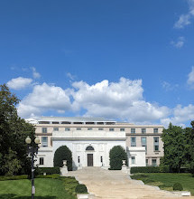 مبنى المعهد الأمريكي للصيدلة