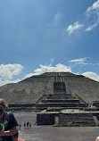 Teotihuacan Pyramids (Botanical Gardens)