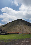 Teotihuacan Pyramids (Botanical Gardens)