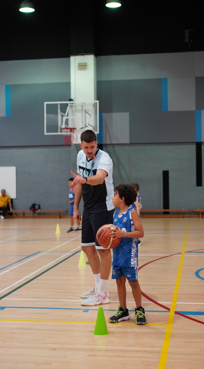 Au-delà de l'Académie de basket-ball