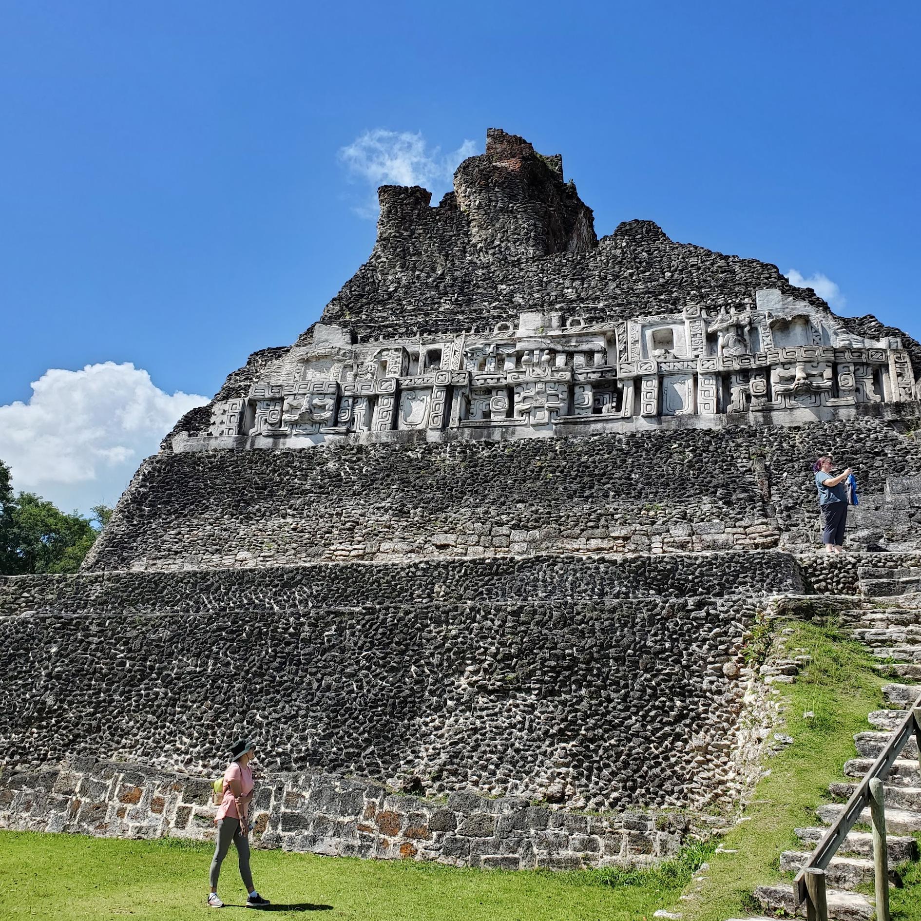 Xunan Western Tour Guide Association