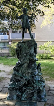 Peter Pan Statue