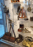 The Collection of Historical Scientific Instruments at the Putnam Gallery