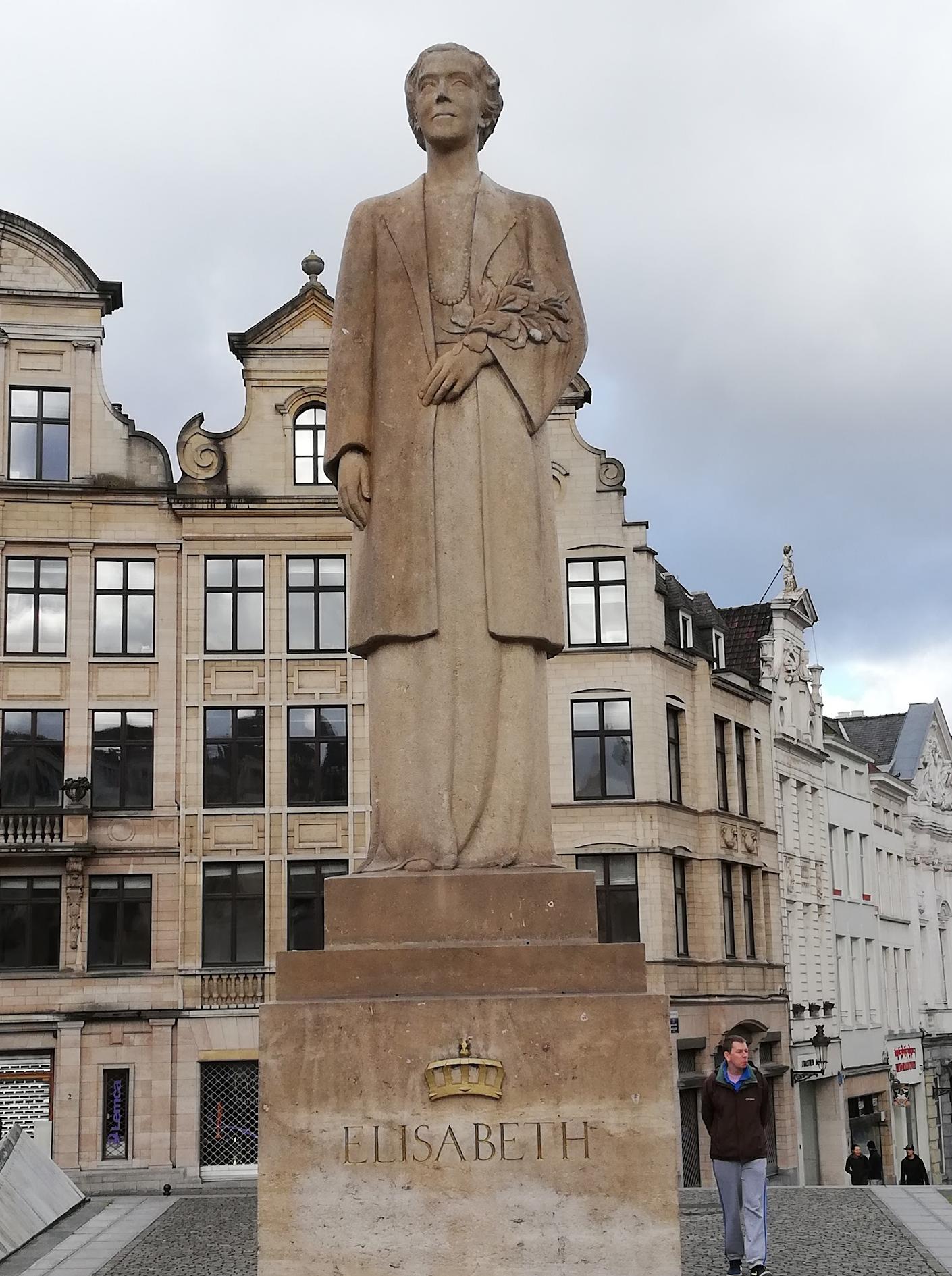 Standbeeld van Koningin Elisabeth