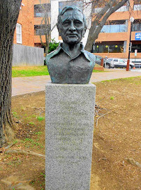 Estatua del juez William O Douglas