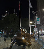 Бронзовый бык на Уолл-стрит