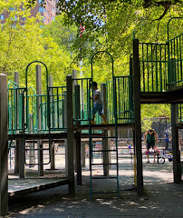 Parque infantil de corrida no rio