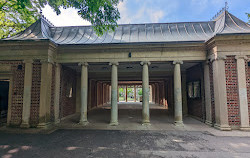 Öffentliche Toilette