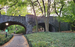 Arco in pietra della 77esima strada ovest