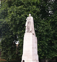 Statue of George V