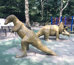 Parque infantil de dinosaurios