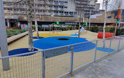 Детская площадка на площади Сэзон