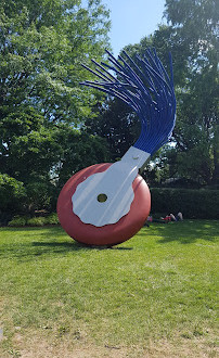 Pista di pattinaggio sul ghiaccio del giardino delle sculture della Galleria Nazionale d'Arte