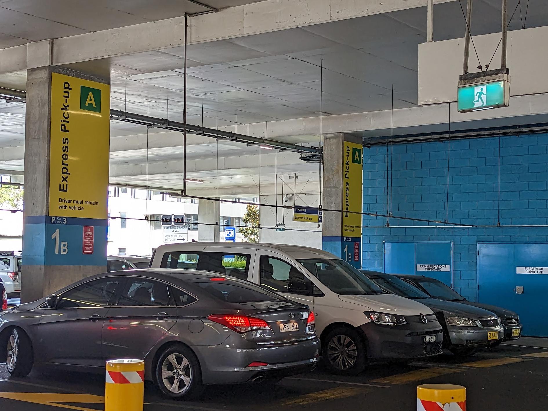 Sydney Airport Domestic Express Pick-Up (Yellow Zone)