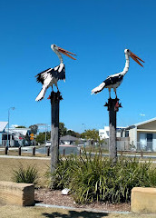 Скульптура - «Близнецы-пеликаны».
