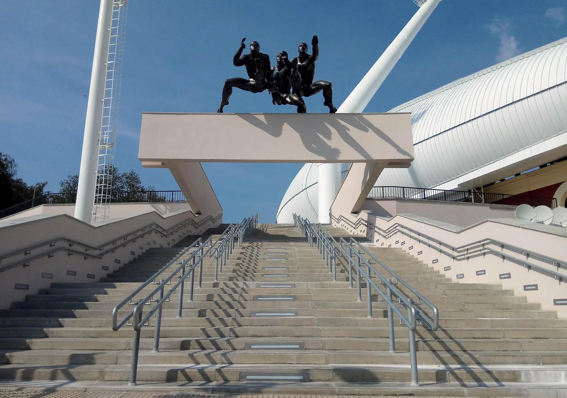 Sculpture Hurdle Race