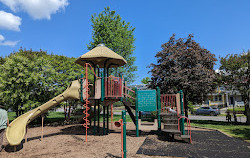 Parque de bolso e playground