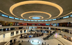 Viale della moda del centro commerciale di Dubai