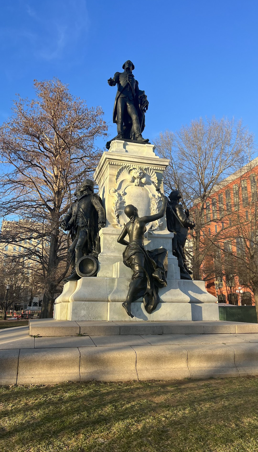 General Marquis de Lafayette-Statue