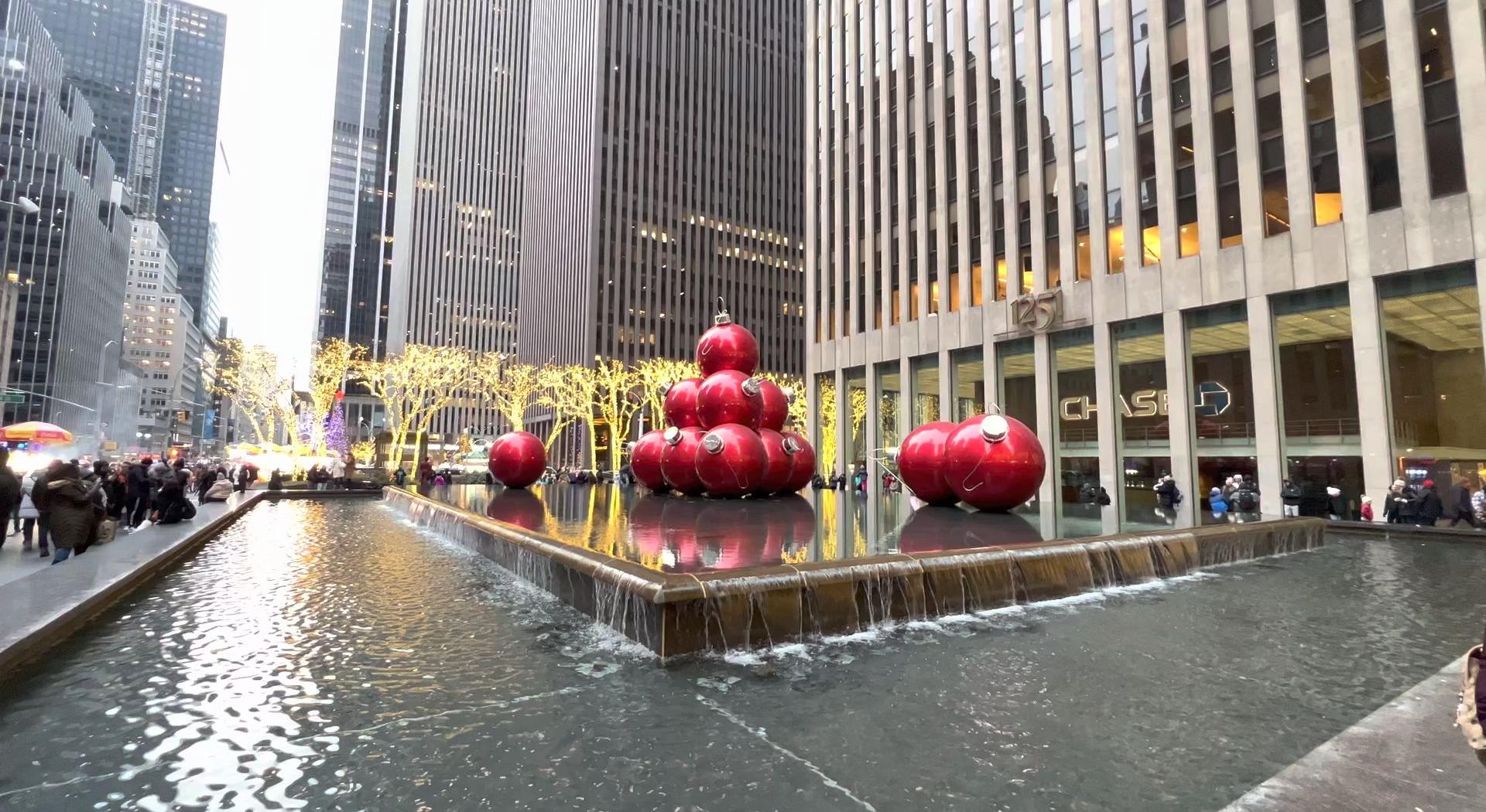 Gigantische rode ornamenten