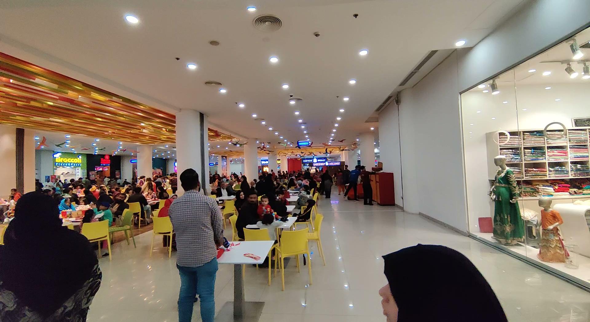 Lucky mall karachi food court