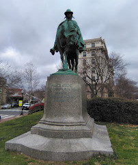 Статуя Фрэнсиса Эсбери