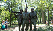 La estatua de los tres militares