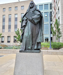 Sir William Blackstone-Statue