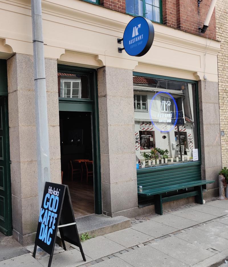 Ausfahrt Coffee Shop