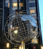 Globe Sculpture à Columbus Circle