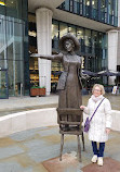مجسمه Emmeline Pankhurst