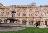Opernbrunnen