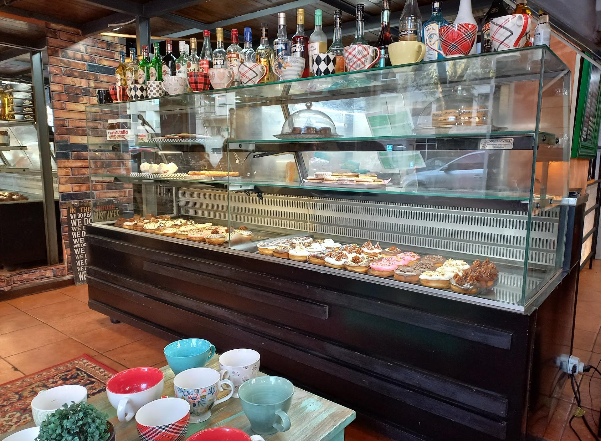 Central Friends Dinner & Coffee Shop