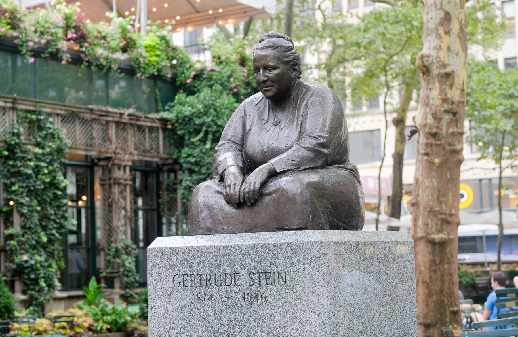 Estatua de Gertrudis Stein