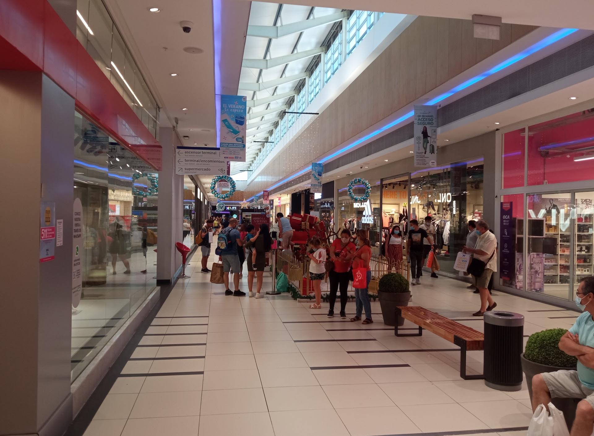 Shopping Tres Cruces-customer